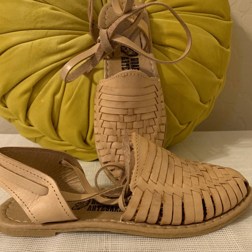 Flat Sandal, wrap up ankles , Mexicana style